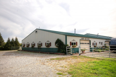 Visit Pretty Horse Farm with Heated Barn & Indoor Arena