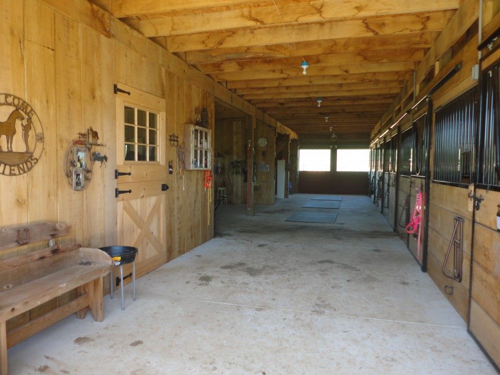 BareFoot Stables - Horse Boarding Farm in Rising Sun, Maryland