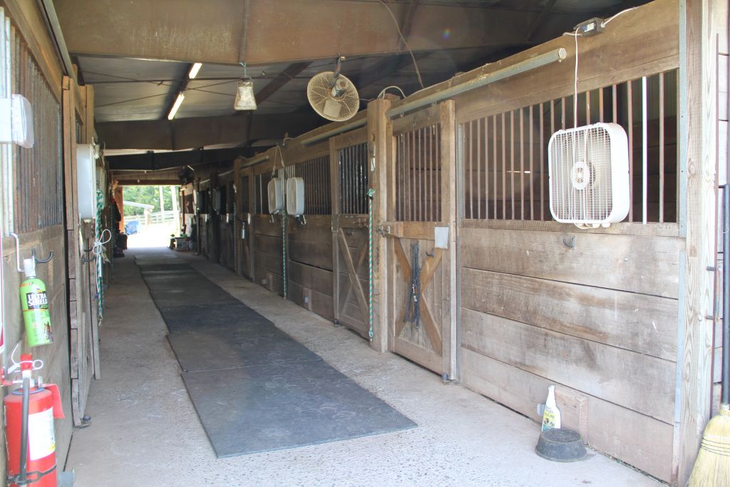 Creekside Stable - Horse Boarding Farm In Mohnton, Pennsylvania