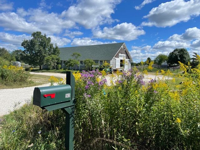 Visit Prairie Crossing Stable