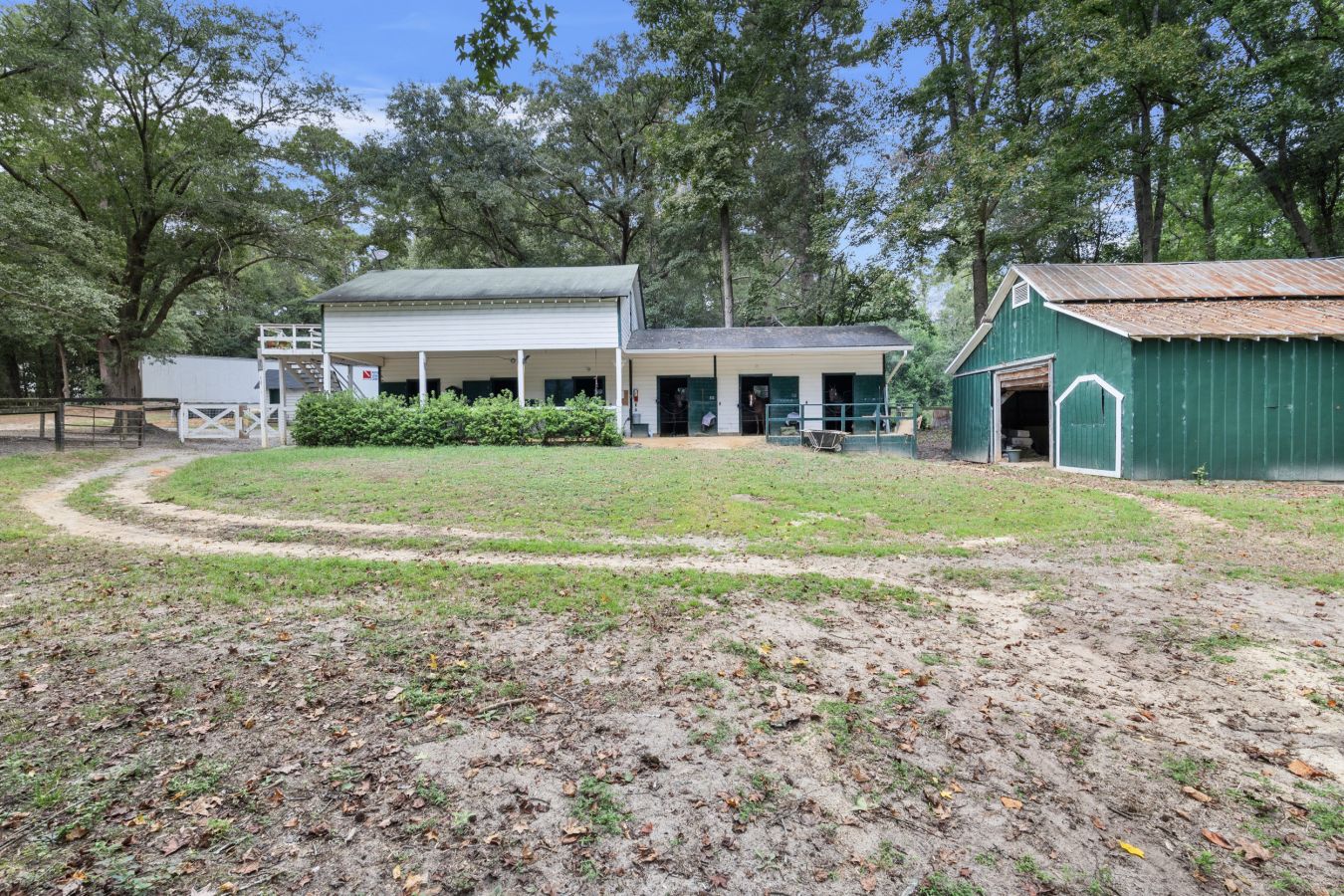 Visit 7.87 Acre Horse Farm & 1BR Huntbox